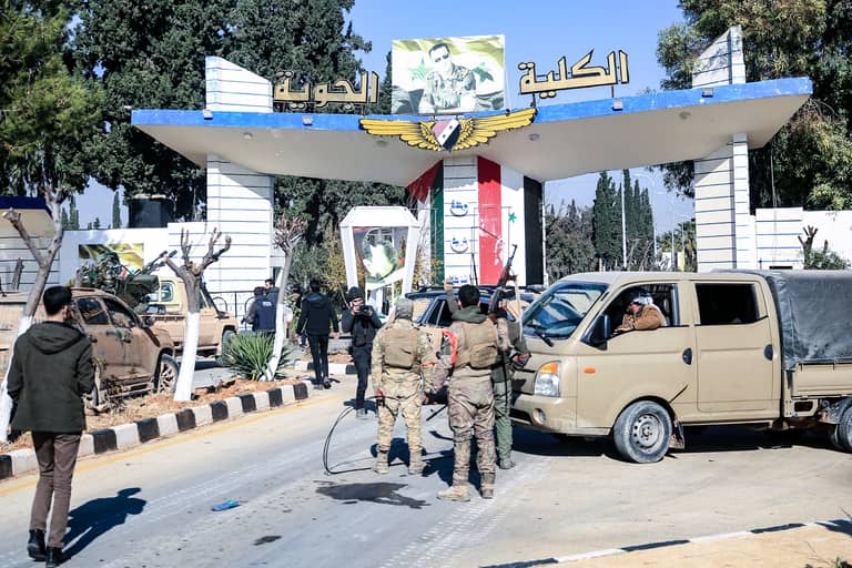 الجيش السوري يشن هجوما في حماة.. و"يفك حصار" أكاديمية حلب
