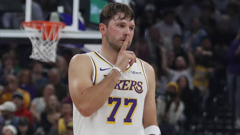 دونتشيتش يسجل 52 نقطة لليكرز في NBA