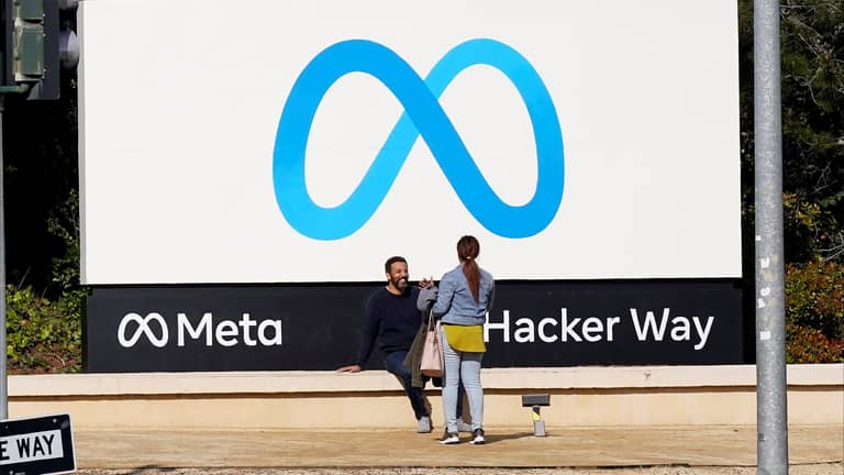 فيسبوك وانستغرام دون إعلانات.. لكن باشتراك