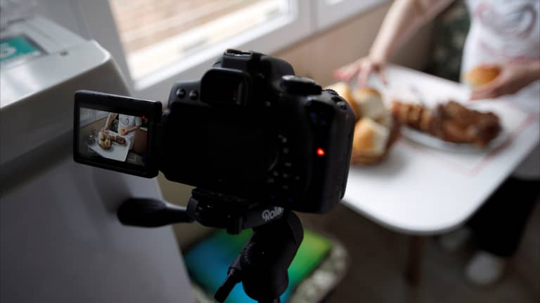 الـFood Bloggers.. فرص جديدة أم ابتزاز للمطاعم؟