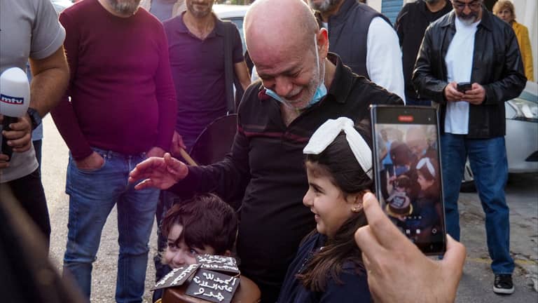 سهيل حموي يعود إلى لبنان من معتقلات الأسد بعد ٣٣ عاما
