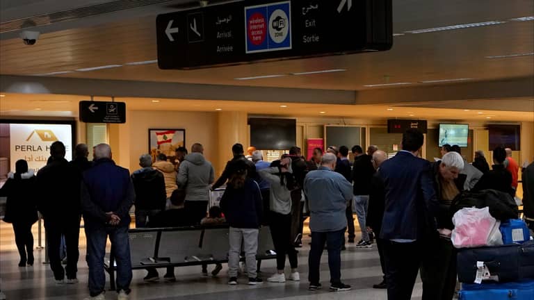 "صناديق غامضة".. هل يخزن حزب الله السلاح في مطار بيروت؟