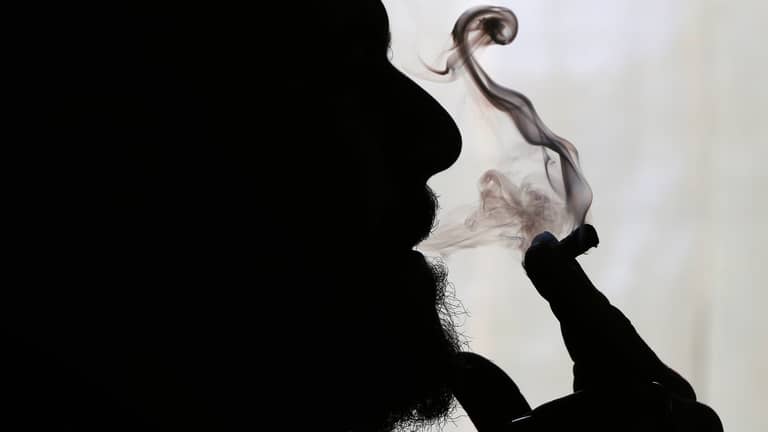 7 عادات مضرة لصحة الرجل
