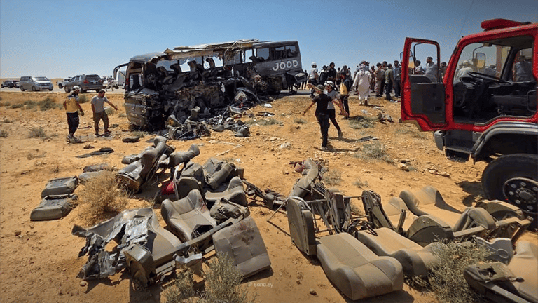 عشرات القتلى بتصادم حافلتين على طريق دمشق- دير الزور