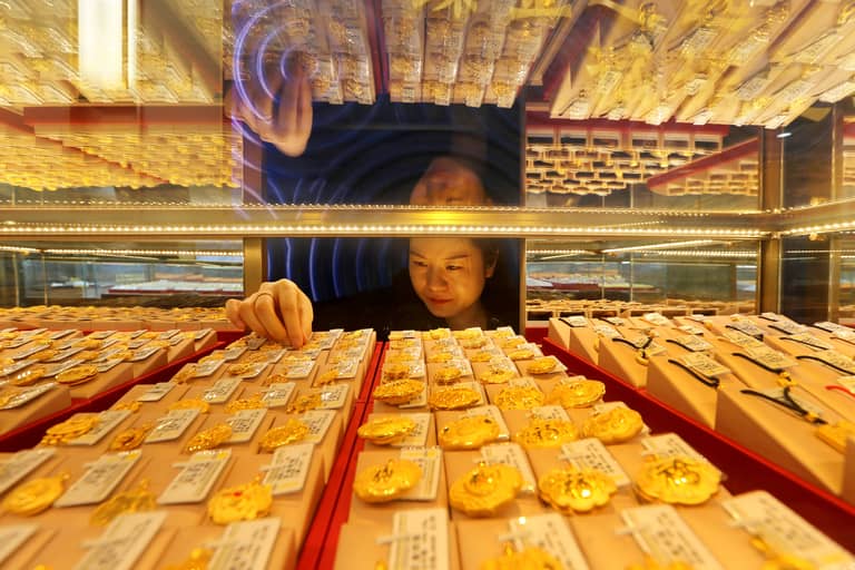 ذهب الـ4800 يسبق البيتكوين.. ملاذ 2026 أم نضج السوق؟