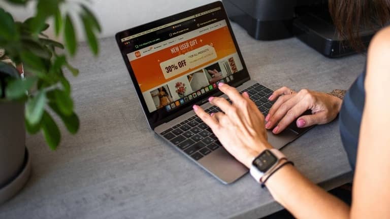 تيمو وشي إن يقتلان "بلاك فرايداي" الألماني