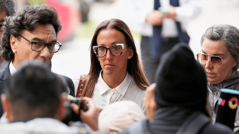 طبيبة مارادونا تجيب.. هل عالجته بعلاقة جنسية؟