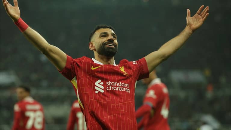 محمد صلاح يواصل التلاعب بتاريخ البريميرليغ