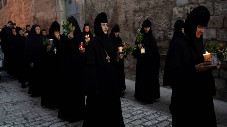 مسيحيون يتعرضون لحادثة مشينة في القدس.. أسف واستنكار إسرائيلي نادر