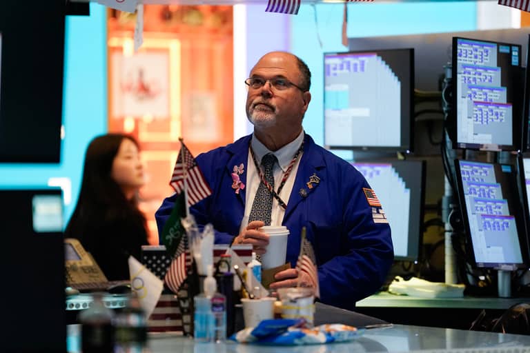 إنفيديا تحرّك الأسواق.. وجنيف تُعيد الذهب للواجهة