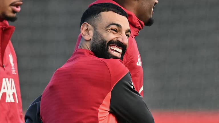 تحول مفاجئ.. كاراغر يعتذر لصلاح