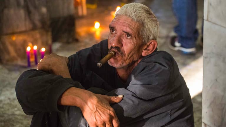انقطاع الكهرباء يطفئ "سيجار كوبا"
