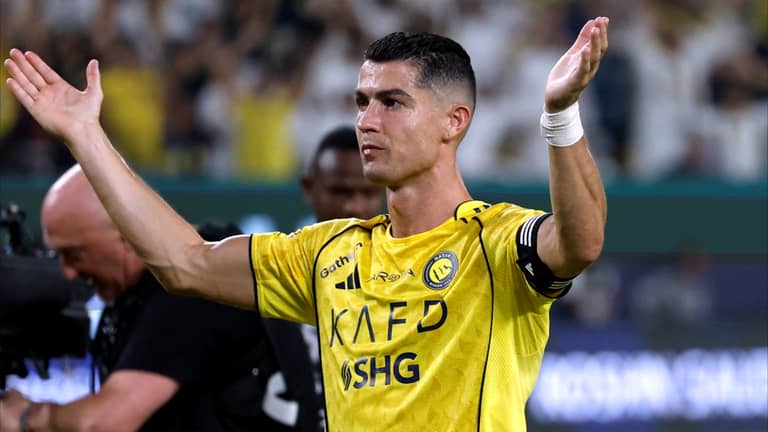 كريستيانو رونالدو يصطحب فيليكس لقائمة استثنائية