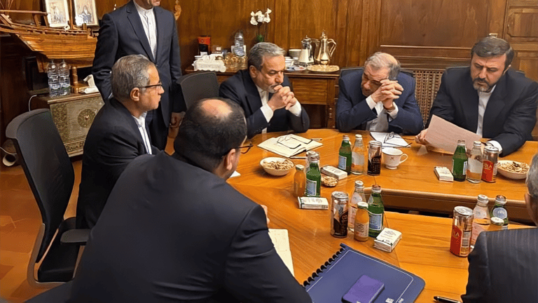 إيران "تغازل" 3 دول أوروبية قبل الجلوس مع أميركا