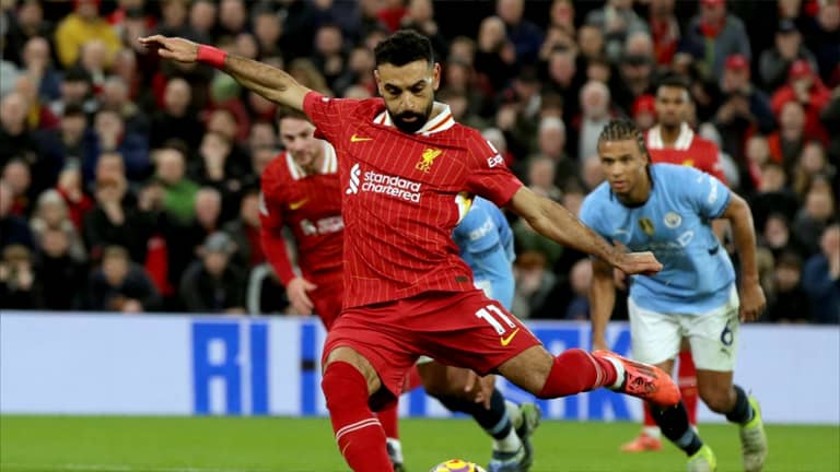 حرب كلامية بين محمد صلاح وأسطورة ليفربول