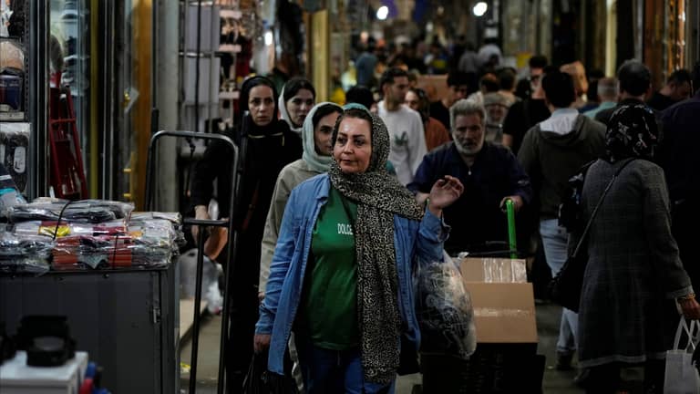 الركود والاحتجاجات مسألة وقت؟.. طهران تواجه "الخيارات المحدودة"