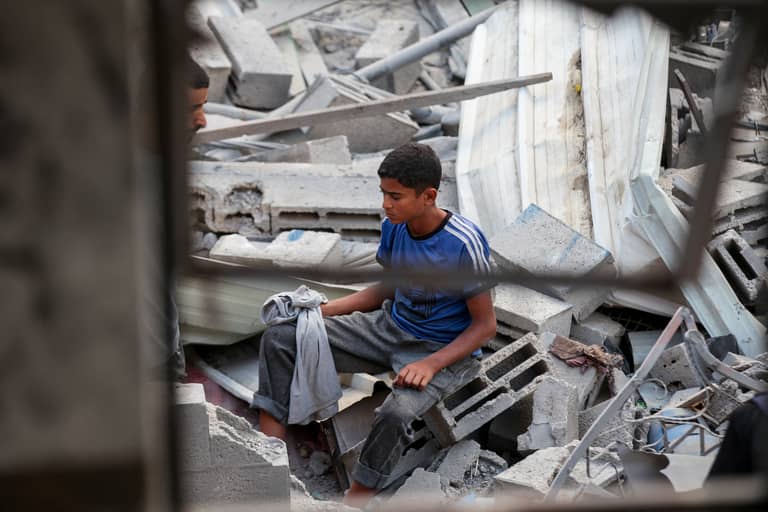 "أصعب ما رأيناه".. أطباء أجانب يصفون "جحيم الإصابات" في غزة