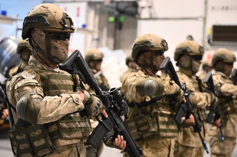 الناتو يطفئ فتيل المادة 5 بعد صاروخ تركيا