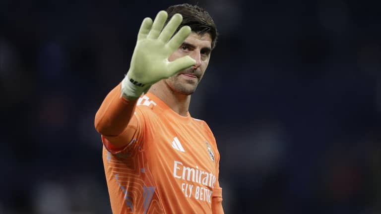 كورتوا يحلل الفارق بين الريال وبرشلونة