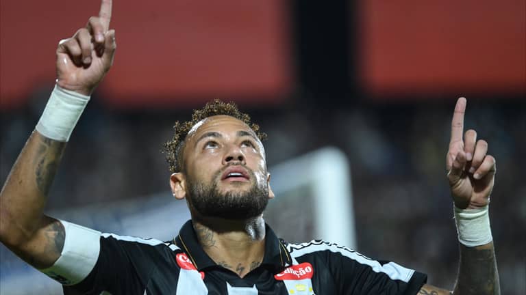 نيمار يعود بعد المونديال بعرض برازيلي صاخب