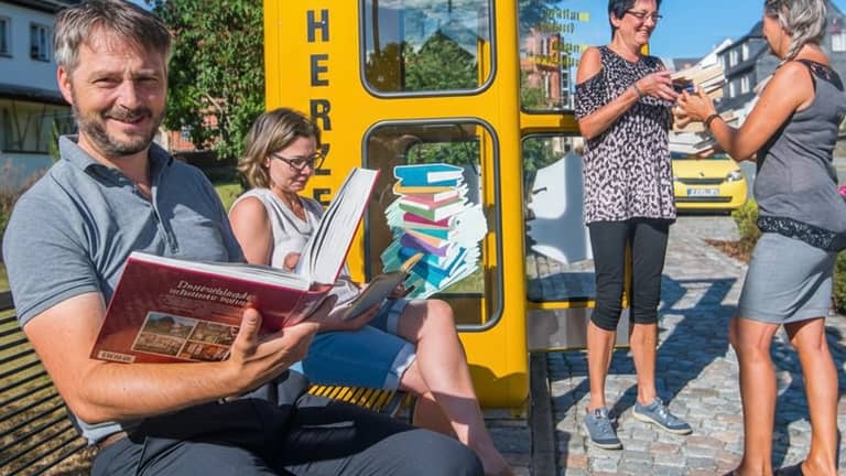 وداعا للرنين.. كبائن الهواتف تتحول إلى خزانات ملابس وأكشاك كتب