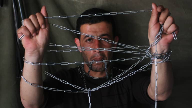 الرهبة قبل الجوع.. ما الذي يعنيه إضراب فلسطيني عن الطعام؟