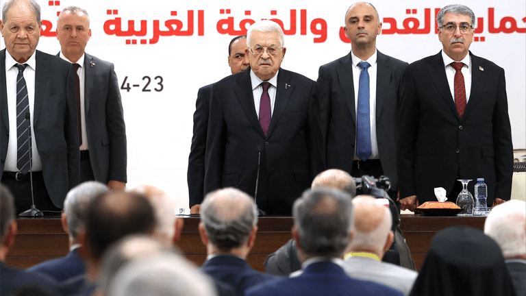 محمود عباس يعيّن نائبا له.. هل يمهّد الطريق لخليفته؟