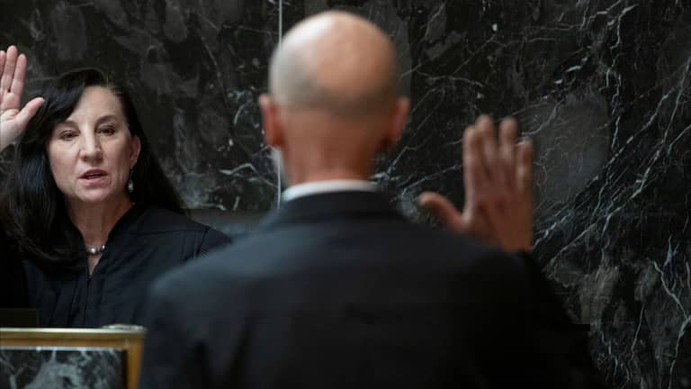 مسؤولون من نظام الأسد يواجهون المحاكمة في دول أوروبية عدة