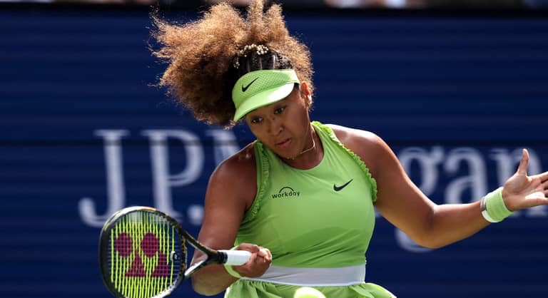 أوساكا تقتحم أميركا المفتوحة بـ"بدلة خارقة"