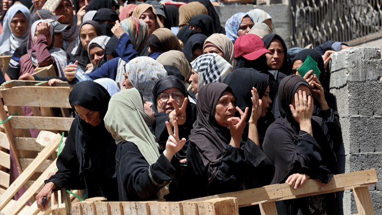 رصاص في طوابير الجوع.. قتلى في غزة وإسرائيل تنفي مسؤوليتها