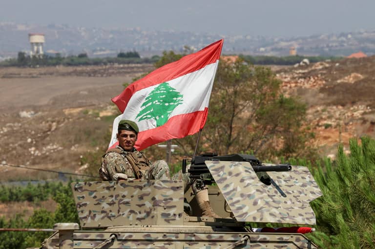 لبنان "يرسم" خطة نزع سلاح حزب الله