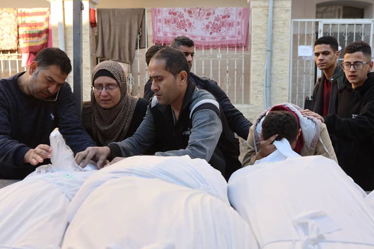 بعد كمال عدوان.. الجيش الإسرائيلي يقصف مستشفيين في غزة