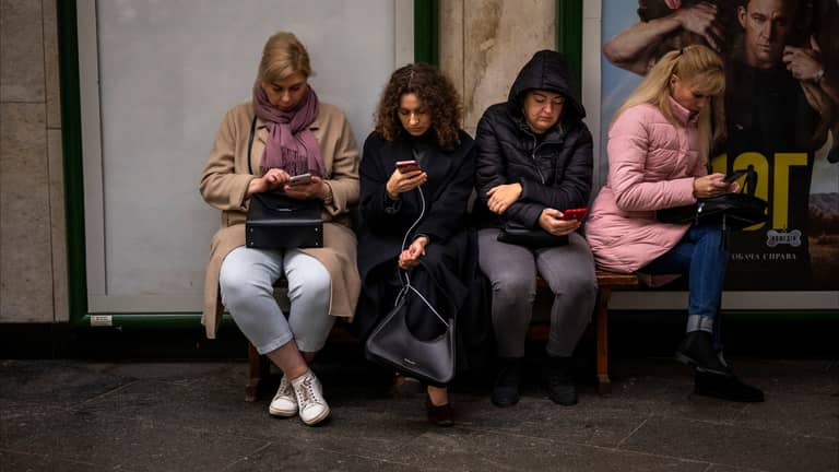 إلى الفتيات.. احذرن من 8 دقائق على تيك توك