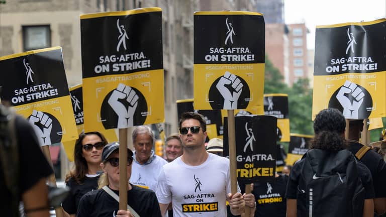 هوليوود تطوي صفحة الإضراب باتفاق المليار دولار