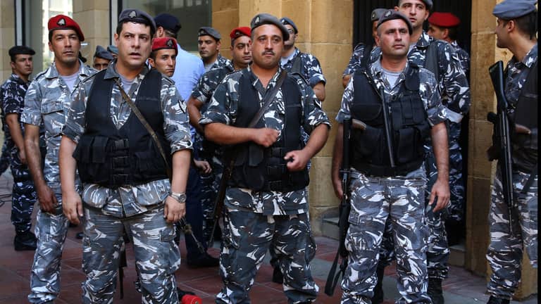 إيقاف "فريق تحرش" بمدرسة في لبنان