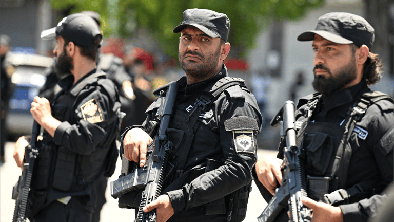 سوريا تقطع طريق الصواريخ إلى حزب الله