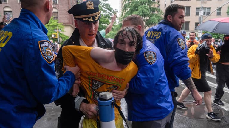 "كاليفورنيا" تعود للعمل بأمر المحكمة: "إضراب غزة" ممنوع