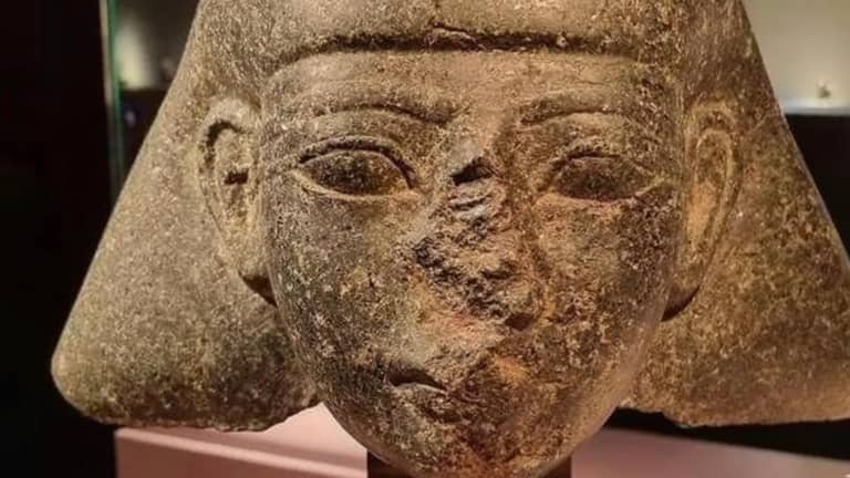 عودة كنز تحتمس الثالث.. هولندا تُسلم تمثالا مسروقا لمصر