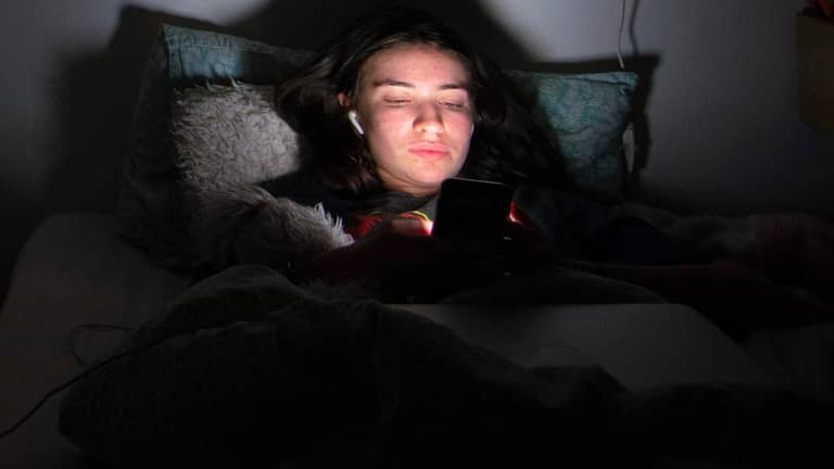 "ثقب" في نومك يُغرق قلبك.. الأرق ليس مجرد تعب عابر