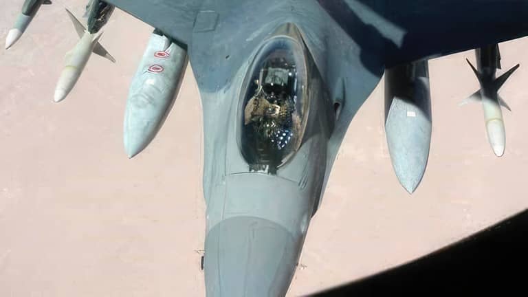 طائرات F-16 العراقية تفتك بخلية داعشية