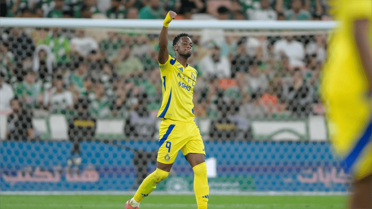 دوري روشن.. النصر يُحبط الأهلي ويزحف نحو القمة