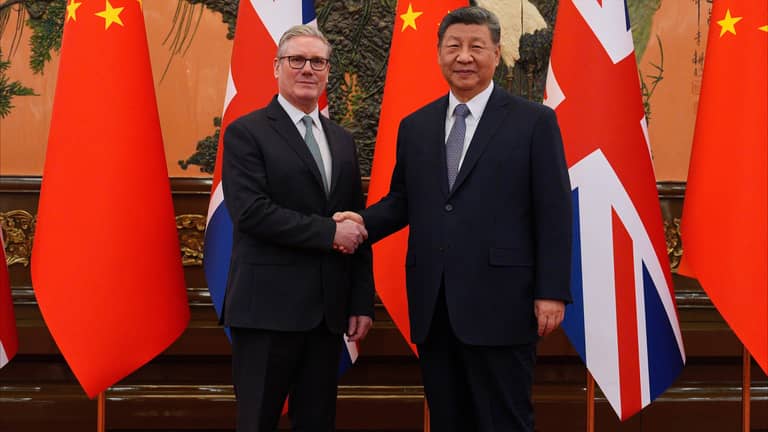 لندن تُغازل بكين.. هل تدفع ثمن غضب ترامب؟