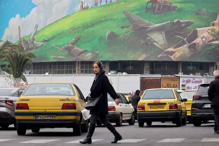 إيران: تنازلات نووية مقابل رفع العقوبات