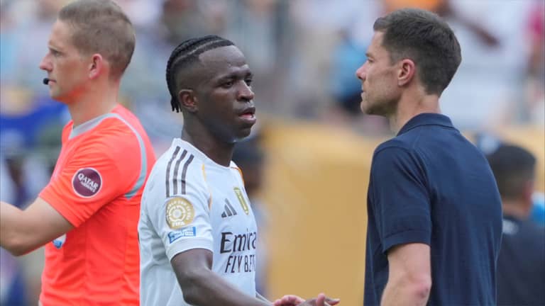 تشابي ألونسو يرد على تجاهل فينيسيوس بقرار حاسم