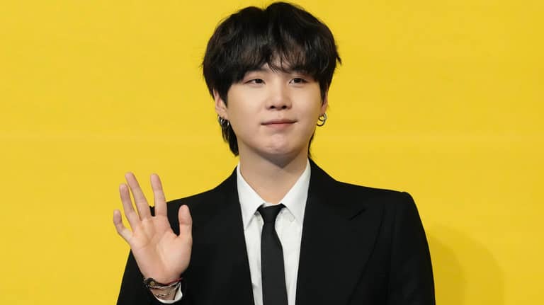 عضو BTS متهم بقيادة "سكوتر" تحت تأثير الكحول