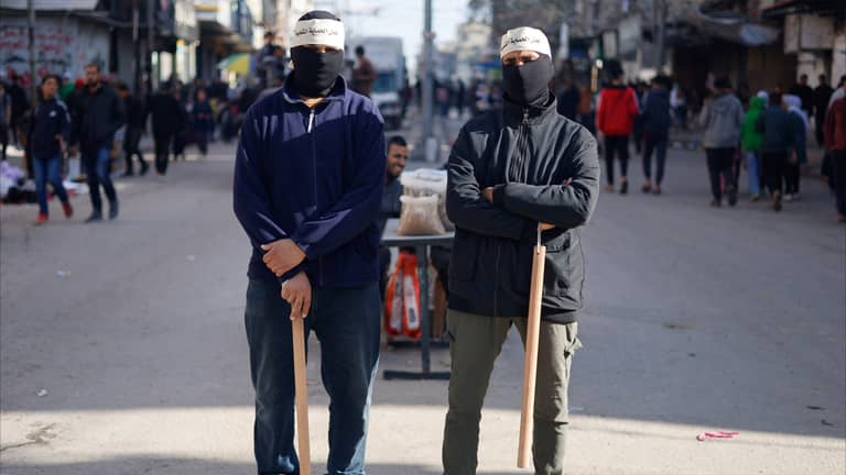 حراس رفح.. ملثمون لـ"مراقبة الأسعار"