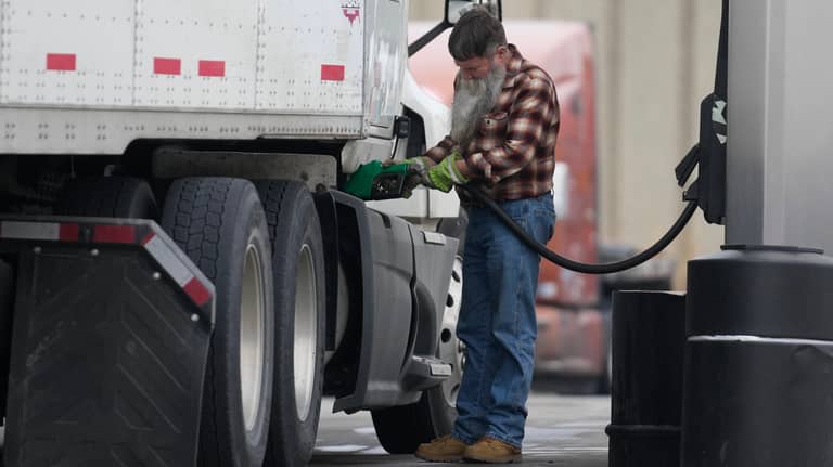 زلزال "الذهب الأسود" يضرب السندات حول العالم
