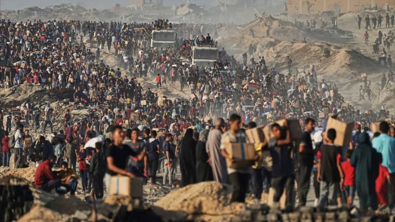 فوضى المساعدات في غزة.. عصابات وتجار يبيعون طعام المُجوعين