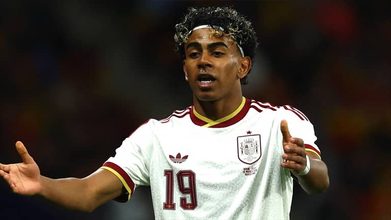 يامال ينتقد "العنصرية" ضد منتخب مصر