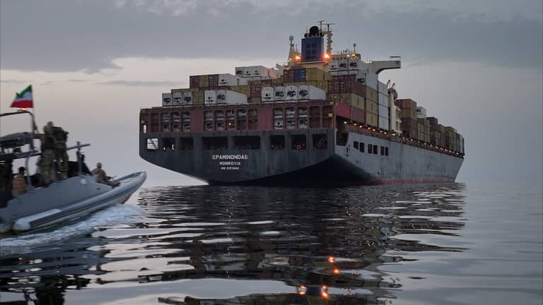 تداعيات إغلاق هرمز.. هاتفك الجديد في المضيق